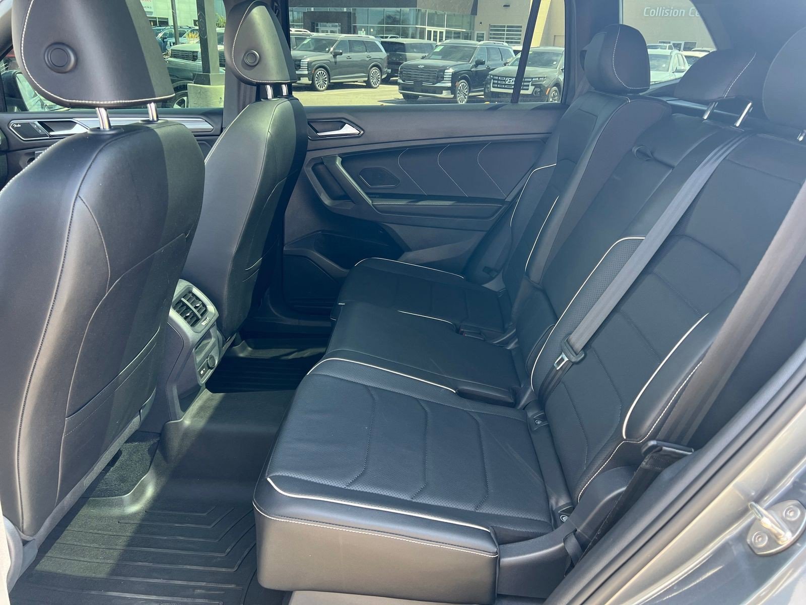 Used 2022 Volkswagen Tiguan SEL R-Line AWD/4WD image 25