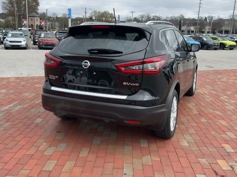Used 2022 Nissan Rogue Sport SV image 2