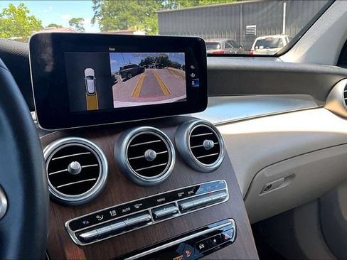 Used 2022 Mercedes-Benz GLC 300 4MATIC image 23