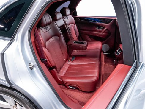 Used 2020 Bentley Bentayga AWD/4WD image 36