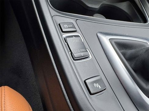 Used 2018 BMW 330i xDrive Sedan w/ Premium Package image 17