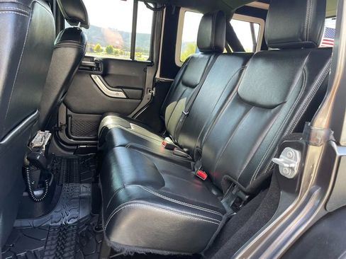 Used 2017 Jeep Wrangler Unlimited Rubicon image 19