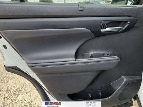 Used 2023 Toyota Highlander XLE FWD image 16