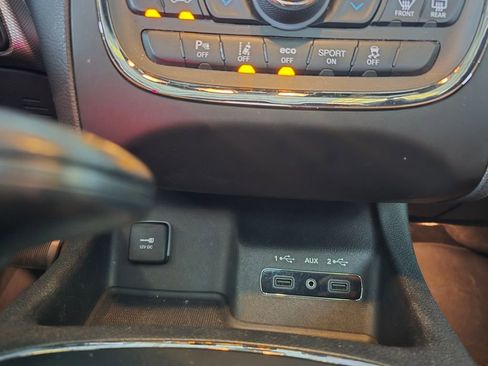 Used 2019 Dodge Durango R/T w/ Technology Group AWD/4WD image 38