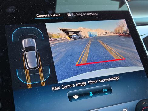 Used 2025 Mercedes-Benz GLC 300 image 19