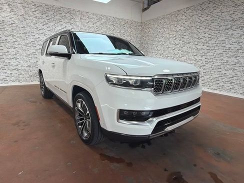 Used 2022 Jeep Grand Wagoneer Series III AWD/4WD image 9