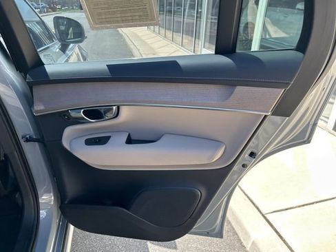 Used 2025 Volvo XC90 B5 Plus image 12