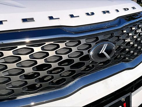 Used 2021 Kia Telluride LX image 30