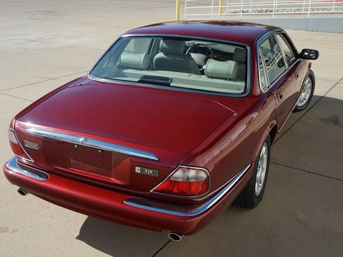 Used 1999 Jaguar XJ8 image 14