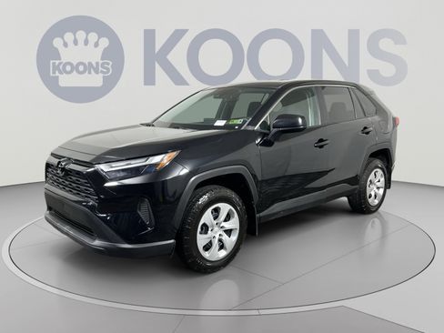 Used 2023 Toyota RAV4 LE AWD/4WD image 1