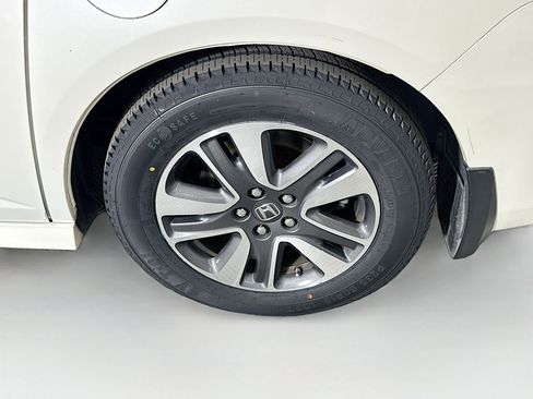 Used 2015 Honda Odyssey Touring Elite image 11