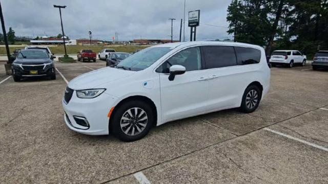 Used 2023 Chrysler Pacifica Touring-L FWD image 4
