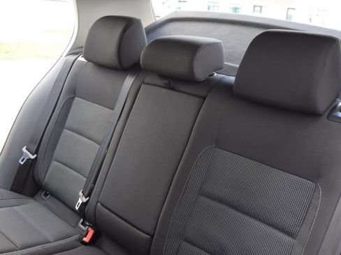 Used 2013 Volkswagen Golf TDI image 48