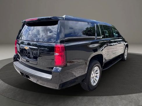 Used 2018 Chevrolet Suburban LT RWD image 5