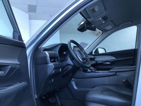 Certified 2025 Toyota Grand Highlander AWD image 11