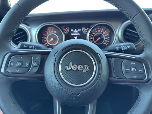 Used 2023 Jeep Gladiator Sport AWD/4WD image 15