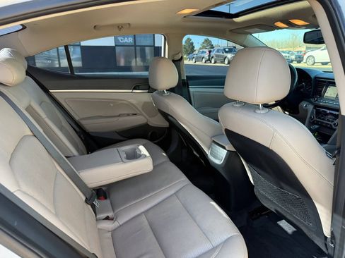 Used 2017 Hyundai Elantra Limited w/ Limited Tech Package 04 image 22