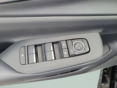 New 2026 Toyota Prius Plug-In Hybrid FWD image 16