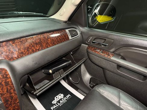 Used 2010 GMC Yukon XL Denali image 31