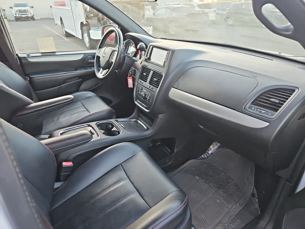 Used 2016 Dodge Grand Caravan R/T FWD image 12