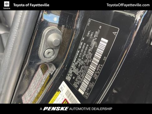 Used 2023 Toyota Highlander XLE image 37