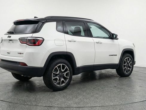 Used 2025 Jeep Compass Trailhawk image 9