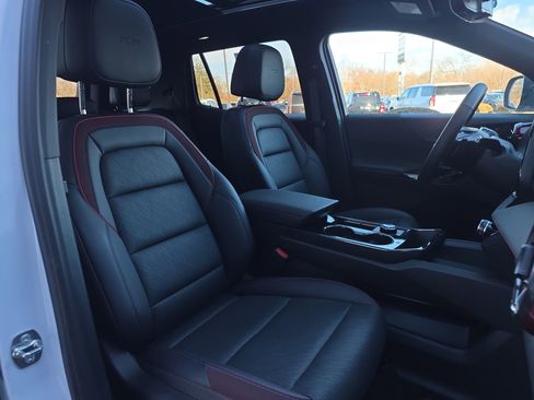 Used 2025 Chevrolet Equinox RS w/ Safety and Technology Package image 34