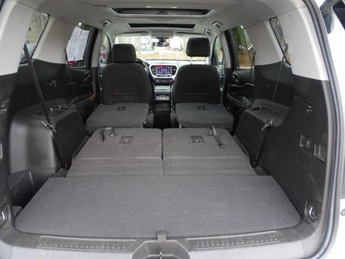 Used 2022 GMC Acadia Elevation image 42