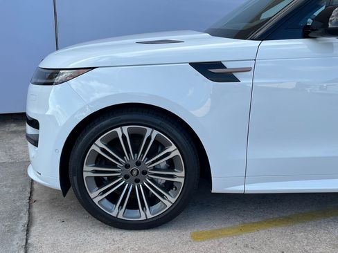 New 2025 Land Rover Range Rover Sport Dynamic SE AWD/4WD image 11