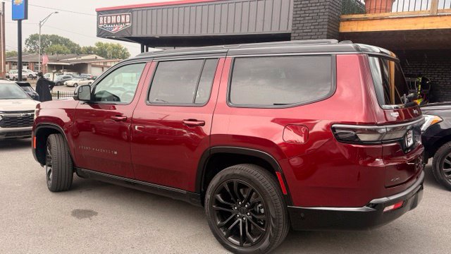 Used 2026 Jeep Grand Wagoneer Summit AWD/4WD image 5