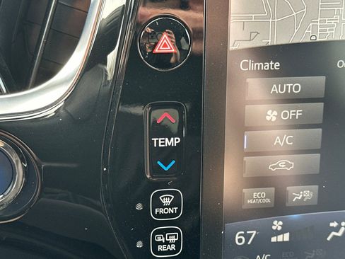 Used 2022 Toyota Prius Prime XLE image 29