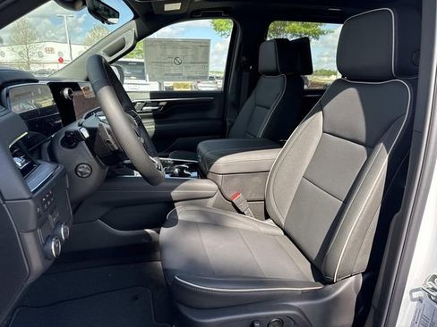New 2026 Chevrolet Suburban Premier RWD image 17