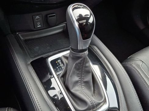 Used 2017 Nissan Rogue SL w/ SL Premium Package image 17