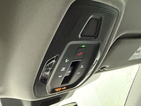 Used 2025 Audi Q5 Premium w/ Convenience Package image 19