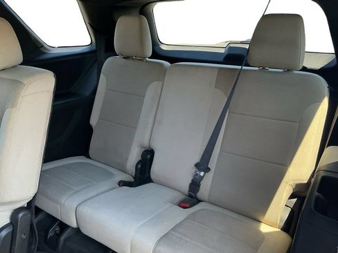Used 2023 Chevrolet Traverse LS FWD image 21
