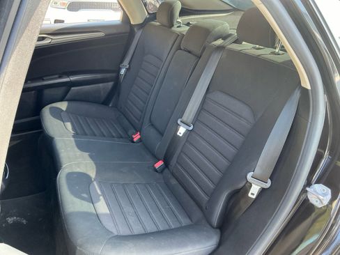 Used 2020 Ford Fusion SE FWD image 19