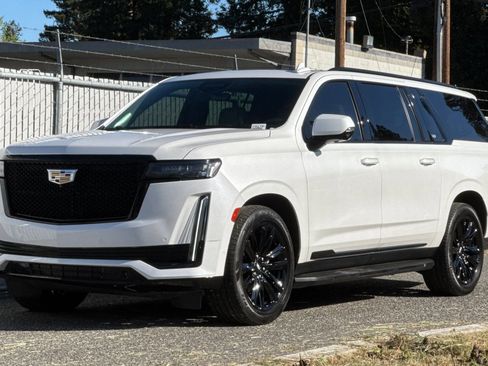 Used 2022 Cadillac Escalade ESV Sport Platinum w/ Heavy-Duty Trailer Package image 8