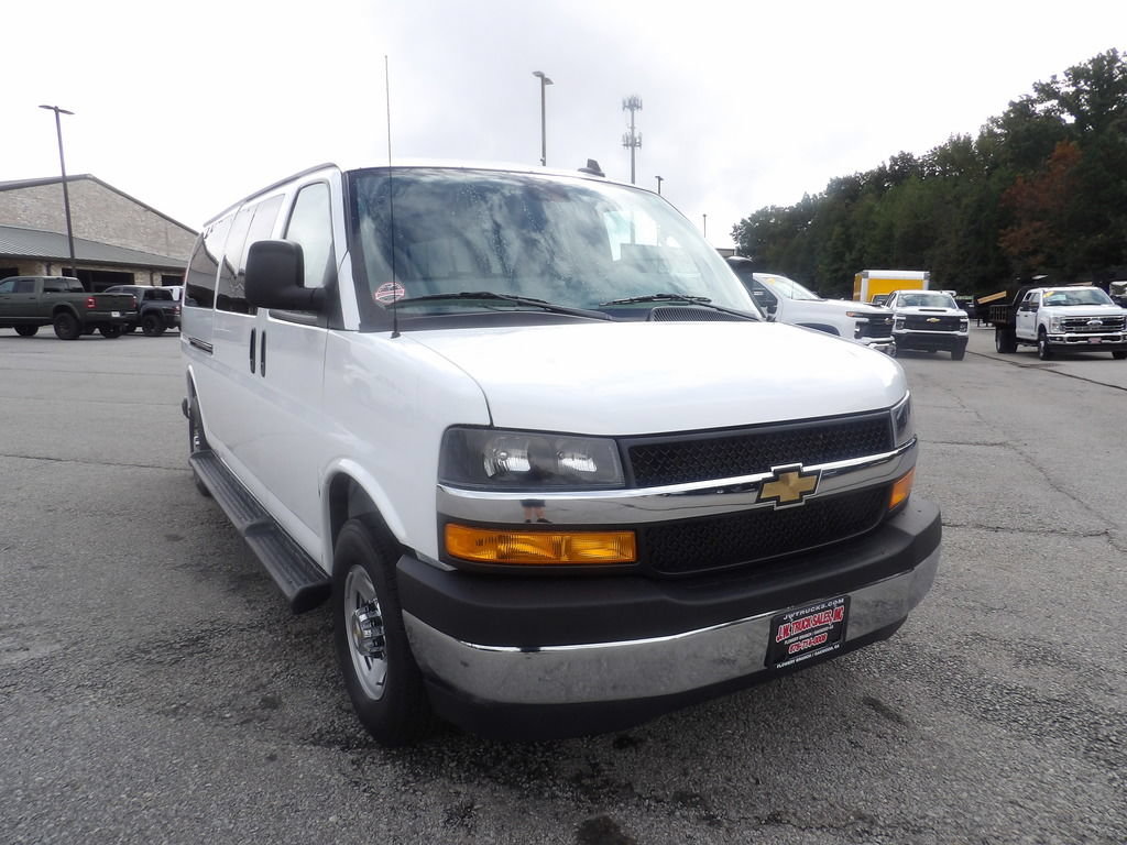 Used 2025 Chevrolet Express 3500 LT w/ LT Preferred Equipment Group RWD image 11