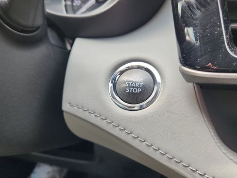 Used 2022 Toyota Highlander XLE AWD/4WD image 30