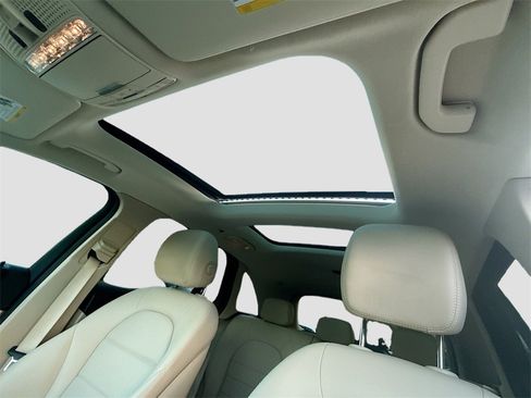 Used 2018 Mercedes-Benz GLC 300 4MATIC w/ Multimedia Package image 24