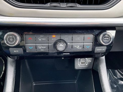 Used 2024 Jeep Compass Limited image 26