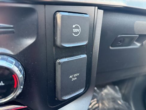 Certified 2023 Ford F150 Platinum w/ Equipment Group 701A High image 33