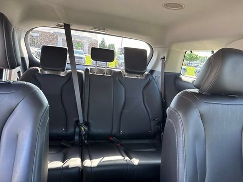 Used 2022 Kia Carnival EX FWD image 12