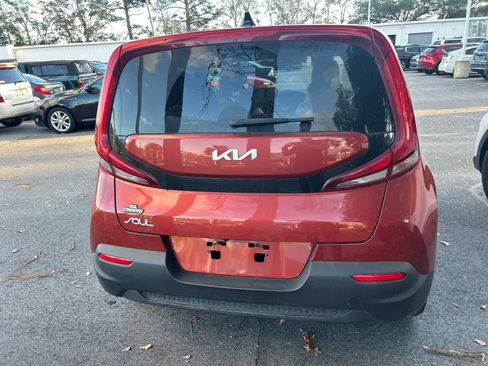 Used 2022 Kia Soul LX image 3