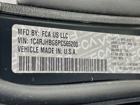 Used 2023 Jeep Grand Cherokee Limited AWD/4WD image 32