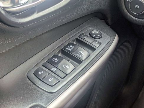 Used 2019 Jeep Cherokee Limited AWD/4WD image 25