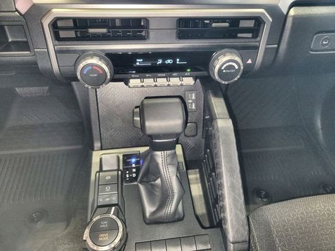 Certified 2025 Toyota 4Runner SR5 AWD/4WD image 19