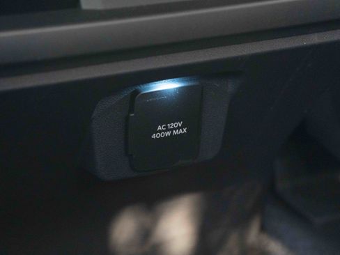 Used 2025 Ford F150 Lariat AWD/4WD image 43