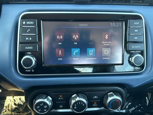 Used 2025 Nissan Versa SV FWD image 21