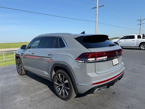 Used 2024 Volkswagen Atlas Cross Sport SEL Premium R-Line AWD/4WD image 9